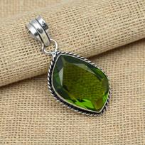 Puikus peridoto brangakmenis 925 svarų sterlingų sidabro rankų darbo pakabukas papuošalas moters dovana 1.77 Inches žalia