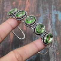 Reguliuojama „Tsavorite“ brangakmenio rankų darbo 925 sterlingų sidabrinė rankogalių apyrankė Adjustable žalia
