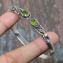 Peridot brangakmenio rankų darbo kietas 925 sterlingų sidabro rankogalių papuošalų apyrankė, reguliuojama jai Adjustable žalia