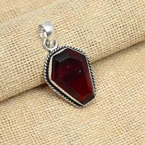 Red Garnet Gemstone 925 Sterling Silver Handmade Jewelry Valentine's Day Pendant 1.57 Inches raudona