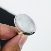 Natūralaus vaivorykštinio mėnulio akmens reguliuojamas 925 prabos sidabro žiedas - Tinka JAV dydžiams nuo 6 iki 11 - Rankų darbo boho papuošalas moterims ir vyrams, Dovana jai Adjustable balta