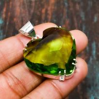 Nuostabus peridotas, brangakmenis, rankų darbo papuošalas, 925 prabos sidabrinis pakabukas 1.51 Inches žalia