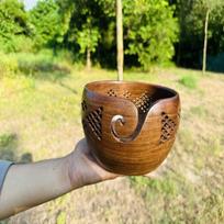 Medinis siūlų dubuo Rankų darbo mezimui ir nėrimui Mezgimo dubuo Dovana jai Senelių dienos dovana