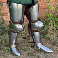 Gotikiniai kojų šarvai Plieniniai blauzdiniai Plieniniai kojų apsaugai Vokiško gotikinio riterio kojų šarvai Plieninės plokštės apsauga Cosplay'ui Eksponavimui