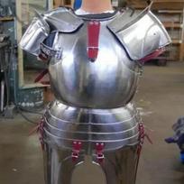 Viduramžių riterio kiraso šarvų karys su „Pauldrons“ plienine krūtinės plokšte LARP šarvais kostiumui „LARP Battle Cuirass“