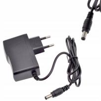 Maitinimo adapteris 9V 1A – Atvirkštinė poliškumas, DC 5.5x2.1 mm kištukas, Laido ilgis 90 cm