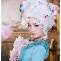 Profesionalus Marie Antoinette Cosplay perukas princesė vidutinio garbanotiems plaukams Cosplay perukai + peruko kepurė (Jokių galvos apdangalų) One Size