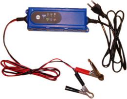 AUTOMATINIS AKUMULIATORIAUS PAKROVĖJAS 3,8A