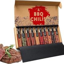 TIMBER TASTE® Čili ir grilio prieskonių dovanų rinkinys vyrams [10 kombinacijų rinkinys] - 5 išskirtiniai grilio prieskoniai + 5 aštrių čili prieskonių rinkinys iki 1 200 000 Scoville - ypatingos dovanos vyrams ir suaugusiesiems