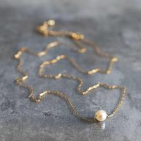 Itin plona, auksuota, nerūdijančio plieno grandinėlė su Swarovski perliuku