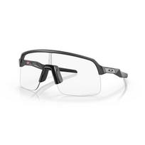 Oakley Sutro Lite akiniai | Matte Carbon - Clear To Black Iridium Photochromic