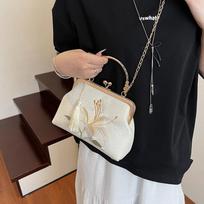 Sudėtingai siuvinėta nauja kinų čiongsamo rankinė - Hanbok įkvėptas lelijos raštas, daugiafunkcionali moteriška peties rankinė, elegantiška tradicinė estetika balta