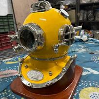 Senovinė Bostono nardymo šalmas: JAV. Navy Mark V Scuba - Antikinis nardytojo šalmo replika.