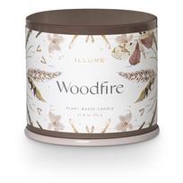 Aromatinė žvakė iš sojų vaško degimo laikas 50 h Woodfire – ILLUME x Bloomingville