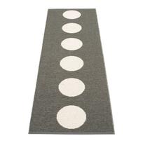 Tamsiai pilkos spalvos lauko kilimas 70x225 cm Vera Charcoal – Pappelina