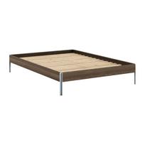 Iš pušies masyvo dvigulė lova rudos spalvos su lovos grotelėmis 140x200 cm Core – Karup Design