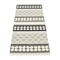 Pilkos spalvos/kreminės spalvos lauko kilimas 70x180 cm Asta Warm Grey – Pappelina