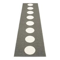 Tamsiai pilkos spalvos lauko kilimas 70x300 cm Vera Charcoal – Pappelina