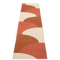 Raudonos plytų spalvos lauko kilimas 70x270 cm Hill Brick Rust – Pappelina