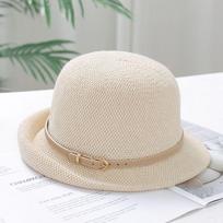 Vasarinė plona moteriška skrybėlė su užlenktais kraštais, apsauganti nuo saulės ir suteikianti pavėsį. Elegantiškas, vidutinio amžiaus, naujo stiliaus. 56-58cm
