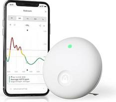 "Airthings 321 Wave Enhance" kompaktiškas patalpų oro kokybės monitorius (CO2, lakiųjų organinių junginių, drėgmės, temperatūros, slėgio ir aplinkos triukšmo bei šviesos jutikliai), skirtas miegamajam ir kabinetui