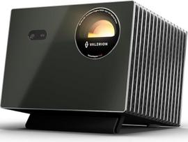 "Valerion VisionMaster Pro2" trigubas lazerinis 4K projektorius, 3000 ISO liumenų, HDR10+, IMAX Enhanced, "Dolby Vision", 4 ms neatsiliekantis žaidimų režimas, 15 000:1 kontrastas, 0,9-1,5 karto optinis priartinimas, "Netflix" / "Google TV