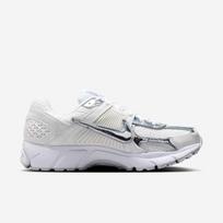 Nike Wmns Zoom Vomero 5 Gold - Dydis 40.5 (HF7723-100 Laisvalaikio batai)