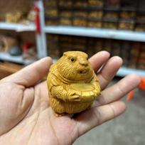 Wood Carving Groundhog Gold Sandalwood Cartoon Living Room Creative Ornament Car Decoration Sculpture, Collectible Statue, Desk Decor, Wooden Artwork geltona