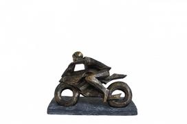 Statulėlė vaizduojanti posūkis su motociklu. Išmatavimai: 25x10x16cm.