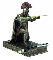Romėnų vadas - popieriaus atidarytuvas ir rašiklio laikiklis (rašiklis nekomplektuojamas). Aukštis: 18cm.