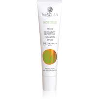 BasicLab Dermocosmetics Protecticus lengvos tekstūros fluidas su atspalviu riebiai ir mišriai odai SPF 50+ 40 ml