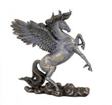 Pegasas - sparnuotas žirgas. Aukštis: 28cm.
