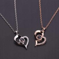 Pakabukas su "Aš tave myliu" žodžiais net 100 kalbų - Auksinė