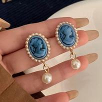 Vintage Palace Style Blue Cameo Queen Head Portrait Earrings Ins Retro Temperament Baroque Pearl S copper Needle Earrings
