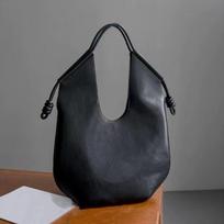 Naujas nišinis minimalistinis krepšys, pažangus didelės talpos važinėjantis vieno peties pažasties krepšys Mados tendencijos minkštas krepšys 41x8x29cm juoda