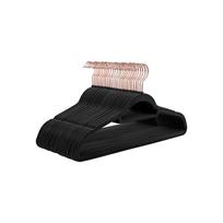 Juodos spalvos drabužių pakabų rinkinys | 30 vnt. | 0,6 cm storio aksominės pakabos | Juoda