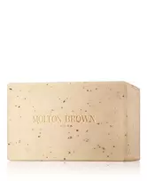 Molton Brown – kūno šveitiklis Re-charge Black Pepper (kūno šveitimo baras) 250 g