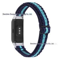 Reguliuojamas elastinis eglutės rašto dirželis laikrodžiui Fitbit Luxe vaivorykštės spalva