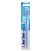 Jordan Clean Between Ultra Soft Toothbrush Ypač minkštas dantų šepetėlis, Baby Blue
