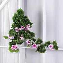 Dirbtiniai pelargonijų kabantys puokštės pilnai pražydėję šilkiniai gėlių augalai pelargonijų vijokliai namų sodui vestuvėms patalpų lauko dekoravimui