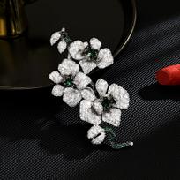 Moteriškas lengvo prabangaus dizaino elegantiškas įterptas cirkonio drugelis orchidėjos gėlė sagė Madinga ir universali nišinio dizaino sagė