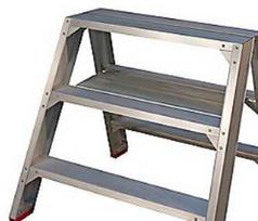 Jumbostillads Jumbo Super Proff darbastalis – 3 laipteliai. Ypač platus modelis (viršutinė plokštė 22 x 65 cm).