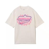Nike apvalios apykaklės marškinėliai su raidžių logotipu, nuleistais pečiais, trumpomis rankovėmis, moteriški marškinėliai, balti FZ1147-133 L pink