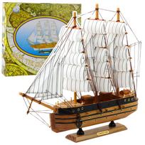 Dekoratyvinis medinis trijų stiebų burlaivio modelis 39x36 cm