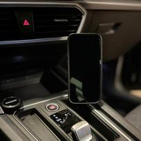 Automobilinis telefono laikiklis "Seat Leon" ir "Cupra Formentor" (2020-2024 m., prieš "Facelift") - magnetinis ir suderinamas su "MagSafe" palaikančiais išmaniaisiais telefonais - puikiai tinka ir yra stabilus - skirtas centrinei konsolei
