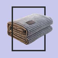Milk Velvet Coral Fleece Blanket: Office Nap, Flannel Cover, Air Conditioning, Children's Small Blanket Gift Box with Handle tamsiai mėlyna spalva