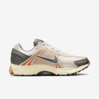 Nike Zoom Vomero 5 - Dydis 42.5 (IB7469-030 Laisvalaikio batai)