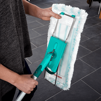 Leifheit Grindų šepetys PROFI MICRODUO su aliuminio kotu (42 cm)