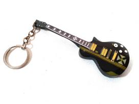 Medinis Metallica gitaros raktų pakabukas – James Hetfield Iron Cross fanams
