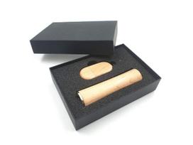 Verslo dovanų rinkinys: medinis USB 16GB + išorinė baterija 2600 mAh dėžutėje